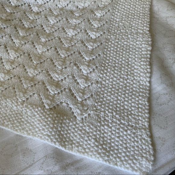 NWOT Handmade White Baby Blanket - Picture 2 of 4
